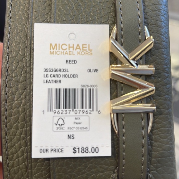 MICHAEL KORS
Reed Large Pebbled Leather Card Holder Case Wallet
COLOR:OLIVE
NWT - Picture 4 of 16